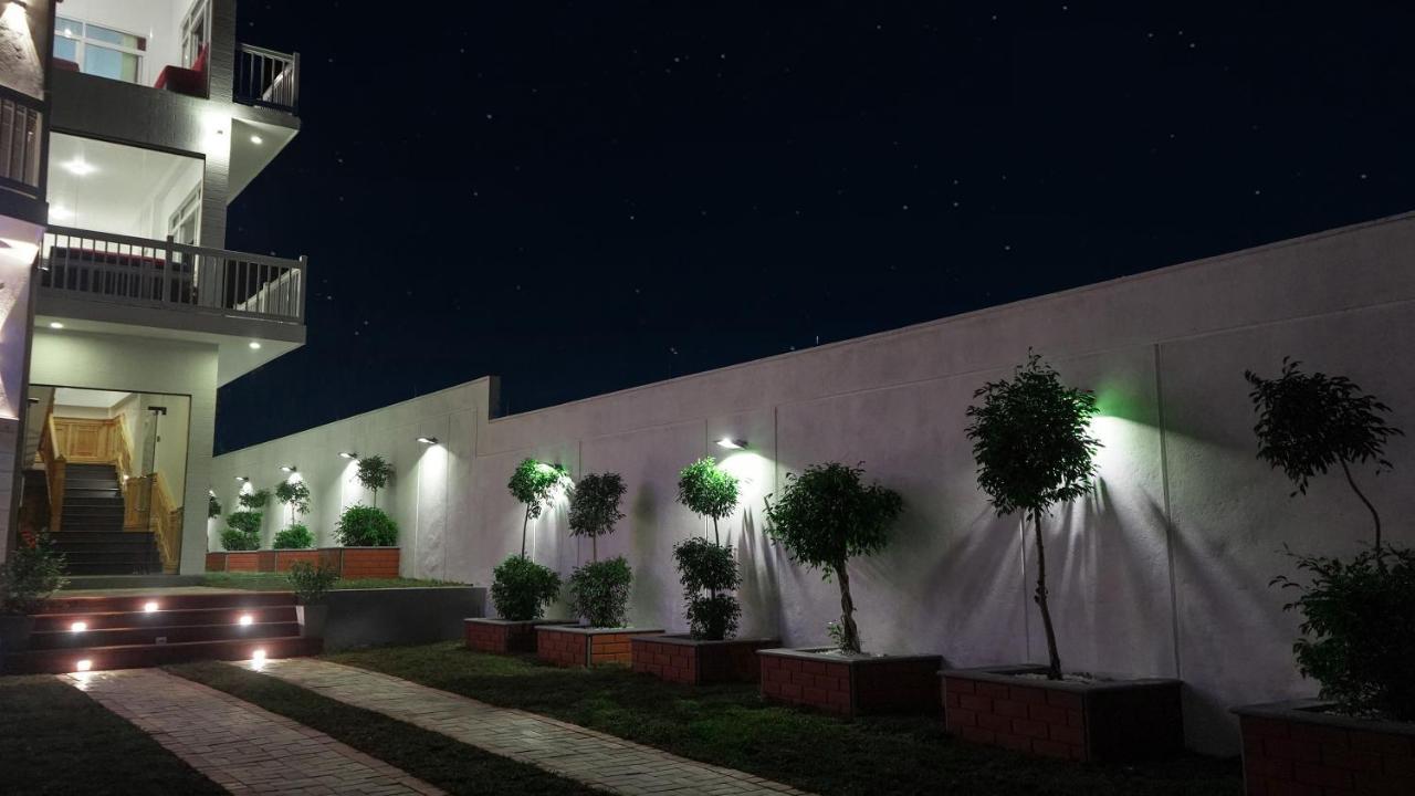 Twin Villa Red نوفارا إيلِيا المظهر الخارجي الصورة
