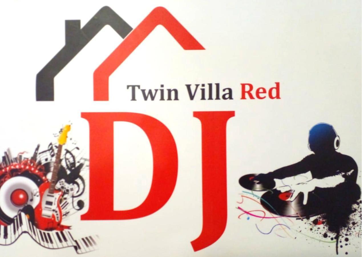 Twin Villa Red نوفارا إيلِيا المظهر الخارجي الصورة